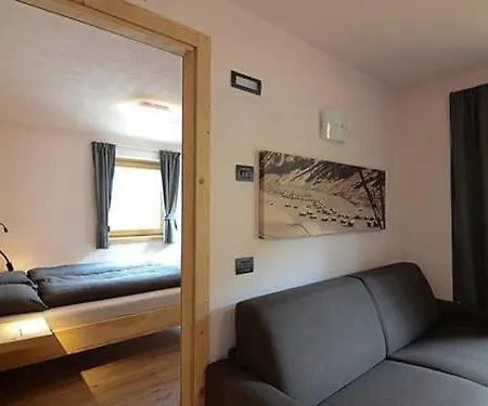 Paul Di Cantoni Mauro *